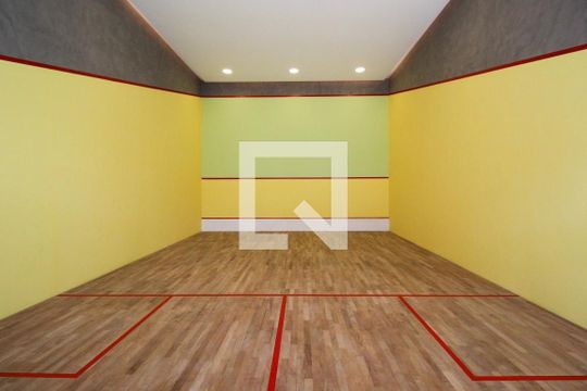 Venda de apartamento mobiliado com 2 quartos, varanda gourmet, quintal, academia e piscina no condomínio. — Quadra Esportiva