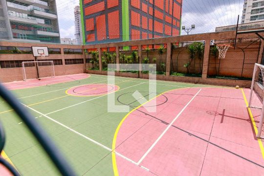 Compra apartamento mobiliado com varanda gourmet, quintal e piscina no condomínio. 3 quartos disponíveis. — Quadra Esportiva