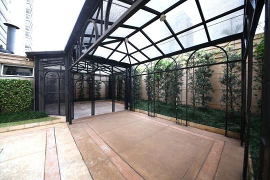 Compra apartamento mobiliado com varanda gourmet, quintal e piscina no condomínio. 3 quartos disponíveis. — Espaço Gourmet