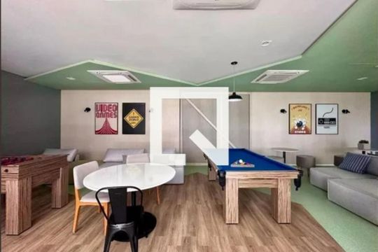 Apartamento para comprar com 3 suítes, piscina e churrasqueira no condomínio, mobiliado. — Salão de jogos