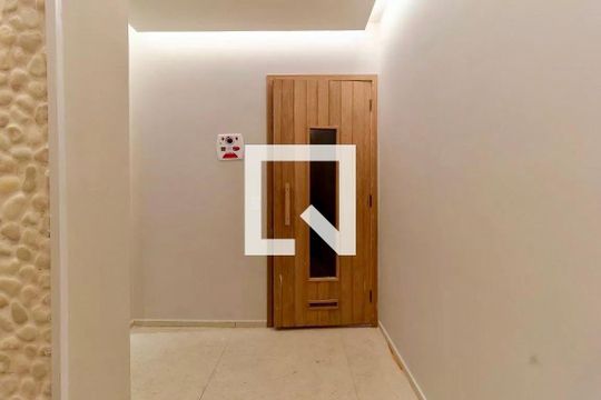 Apartamento para comprar com 3 suítes, piscina e churrasqueira no condomínio, mobiliado. — Sauna