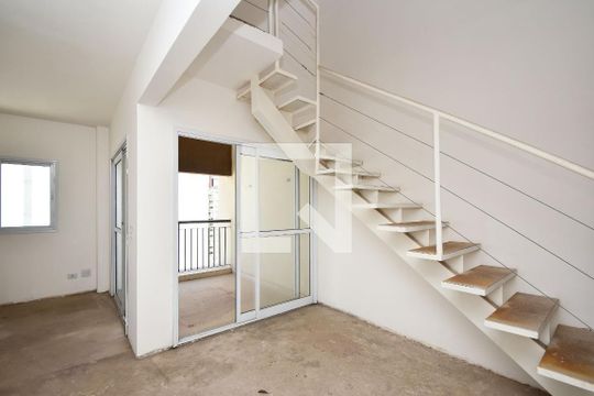 Apartamento mobiliado em Cerqueira César com 2 quartos, quintal e piscina. Ideal para comprar. — entrada