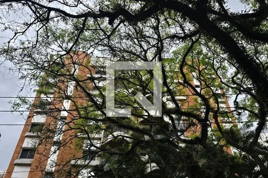 Venda de apartamento mobiliado com 3 quartos, quintal e piscina no condomínio. — Fachada