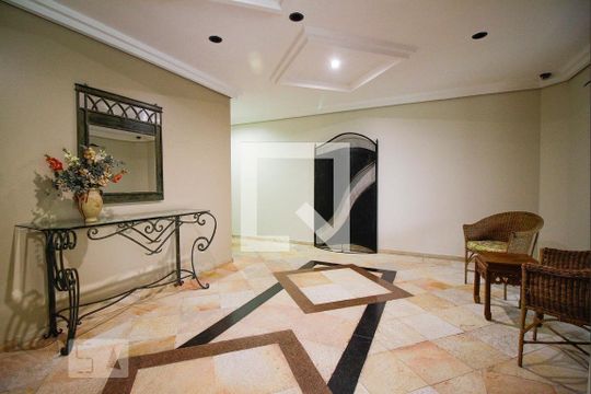 Venda de apartamento mobiliado com 3 quartos, quintal e piscina no condomínio. — Hall de Entrada