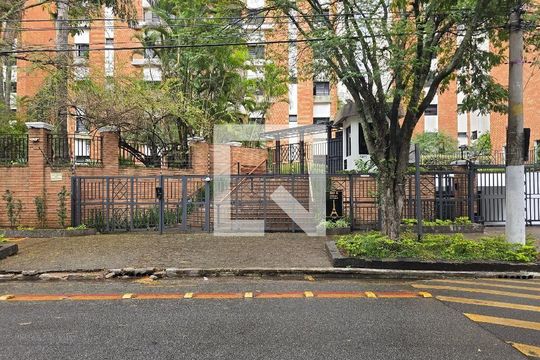 Venda de apartamento mobiliado com 3 quartos, quintal e piscina no condomínio. — Fachada