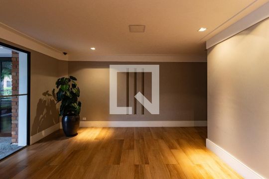 Venda de apartamento mobiliado com 3 quartos, quintal e piscina no condomínio. — Hall social