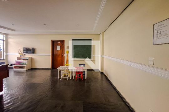 Apartamento na Vila Mariana com 3 quartos, 2 suítes, quintal, churrasqueira. Excelente compra! — Brinquedoteca