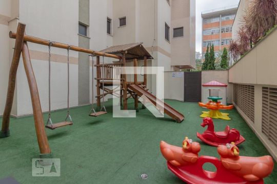 Apartamento na Vila Mariana com 3 quartos, 2 suítes, quintal, churrasqueira. Excelente compra! — Playground
