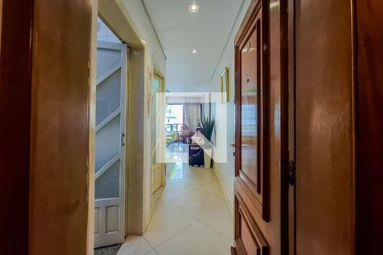 Apartamento na Vila Mariana com 3 quartos, 2 suítes, quintal, churrasqueira. Excelente compra! — Entrada