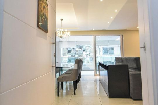 Comprar apartamento mobiliado com 4 quartos, varanda, quintal, churrasqueira e academia no condomínio. — Entrada