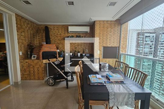Comprar apartamento mobiliado com 4 quartos, varanda, quintal, churrasqueira e academia no condomínio. — Espaço Gourmet