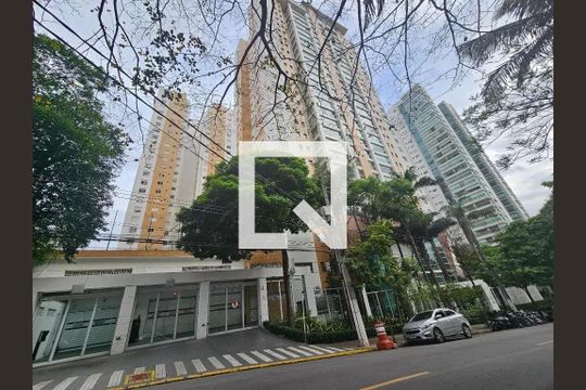 Comprar apartamento mobiliado com 4 quartos, varanda, quintal, churrasqueira e academia no condomínio. — Fachada