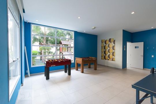 Comprar apartamento mobiliado com 4 quartos, varanda, quintal, churrasqueira e academia no condomínio. — Salão de Jogos