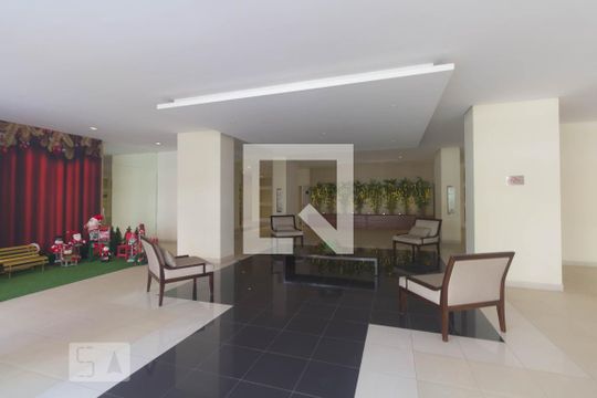 Comprar apartamento mobiliado com 4 quartos, varanda, quintal, churrasqueira e academia no condomínio. — Hall