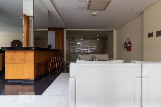 Comprar apartamento mobiliado com 4 quartos, varanda, quintal, churrasqueira e academia no condomínio. — Salão de Festas