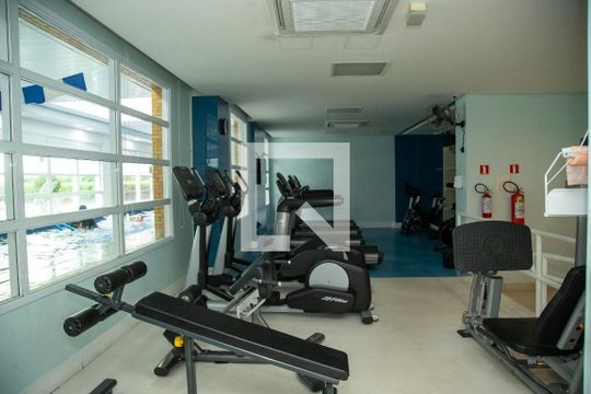 Comprar apartamento mobiliado com 4 quartos, varanda, quintal, churrasqueira e academia no condomínio. — Academia