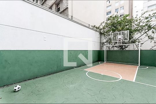 Apartamento com 2 quartos, varanda e quintal. Academia, piscina e churrasqueira no condomínio. Ideal para comprar. — Quadra Esportiva