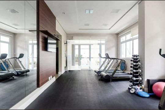 Apartamento com 2 quartos, varanda e quintal. Academia, piscina e churrasqueira no condomínio. Ideal para comprar. — Academia