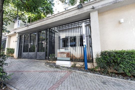 Apartamento com 2 quartos, varanda e quintal. Academia, piscina e churrasqueira no condomínio. Ideal para comprar. — Fachada do Condomínio