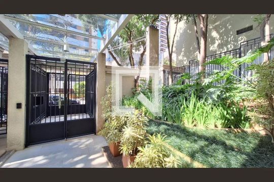 Apartamento com 2 quartos, varanda e quintal. Academia, piscina e churrasqueira no condomínio. Ideal para comprar. — Área Comum