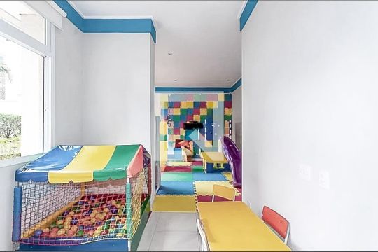 Apartamento com 2 quartos, varanda e quintal. Academia, piscina e churrasqueira no condomínio. Ideal para comprar. — Brinquedoteca