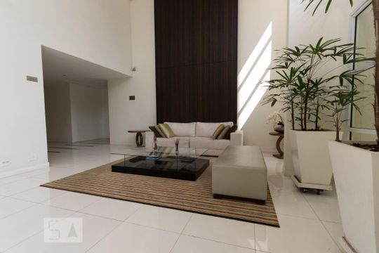 Apartamento em Pinheiros com piscina, 2 suítes e mobiliado. Ideal para comprar. — Hall