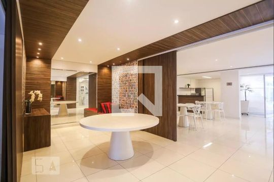 Apartamento em Pinheiros com piscina, 2 suítes e mobiliado. Ideal para comprar. — Espaço Gourmet
