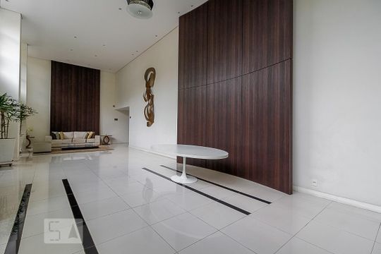Apartamento em Pinheiros com piscina, 2 suítes e mobiliado. Ideal para comprar. — Hall