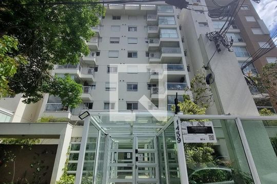 Apartamento em Pinheiros com piscina, 2 suítes e mobiliado. Ideal para comprar. — Fachada