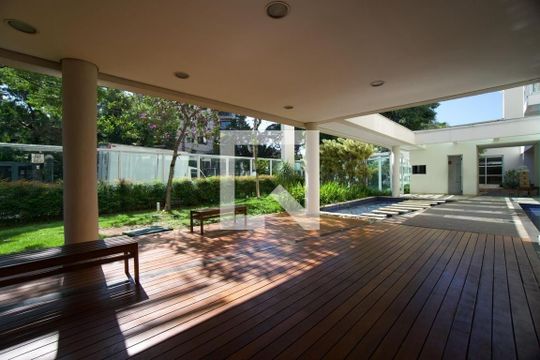 Apartamento em Pinheiros com piscina, 2 suítes e mobiliado. Ideal para comprar. — Entrada do Prédio
