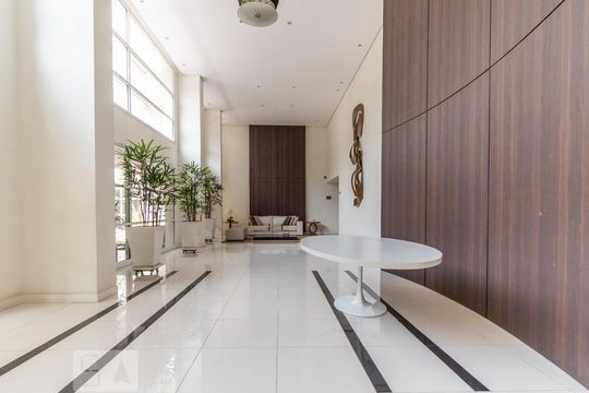Apartamento em Pinheiros com piscina, 2 suítes e mobiliado. Ideal para comprar. — Hall Entrada