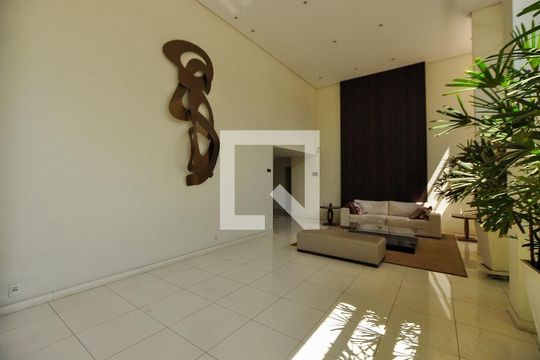 Apartamento em Pinheiros com piscina, 2 suítes e mobiliado. Ideal para comprar. — Hall de entrada