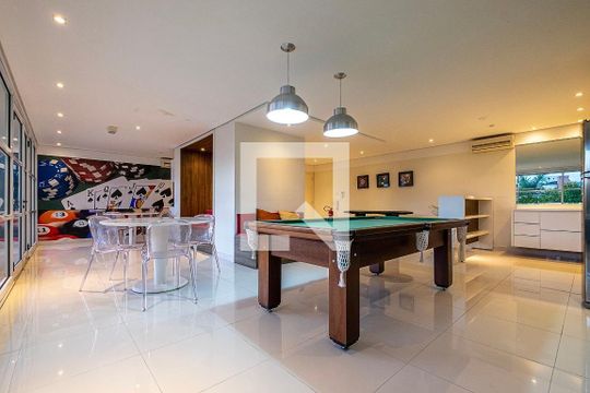 Apartamento em Pinheiros com piscina, 2 suítes e mobiliado. Ideal para comprar. — Área comum