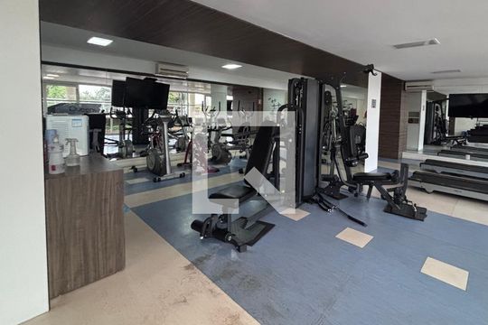 Apartamento em Pinheiros com piscina, 2 suítes e mobiliado. Ideal para comprar. — Área comum