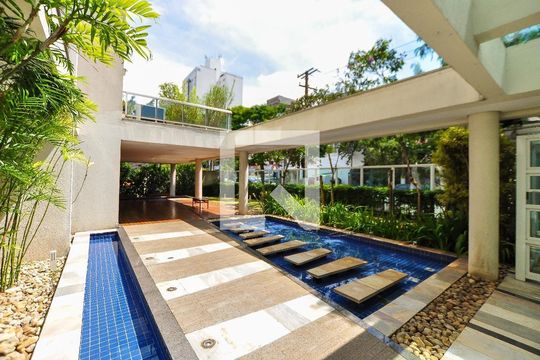 Apartamento em Pinheiros com piscina, 2 suítes e mobiliado. Ideal para comprar. — Entrada