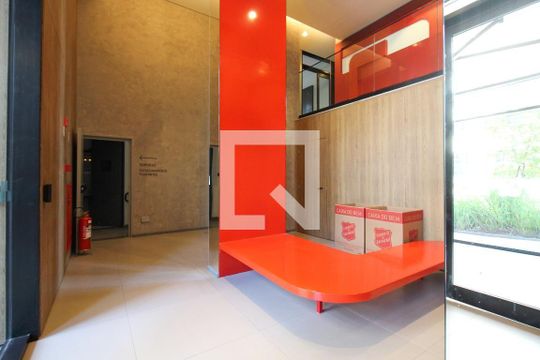 Apartamento mobiliado com 3 suítes e varanda, churrasqueira e piscina no condomínio. Ideal para comprar. — Hall