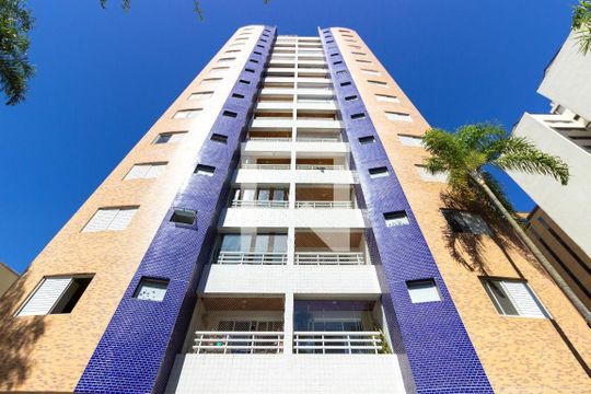 Apartamento mobiliado com 2 suítes, varanda e academia no condomínio. Ideal para comprar. — Fachada do Prédio