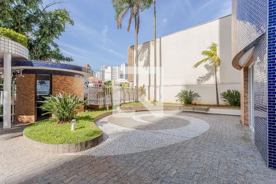 Apartamento mobiliado com 2 suítes, varanda e academia no condomínio. Ideal para comprar. — Área comum