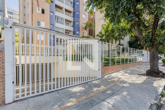 Apartamento mobiliado com 2 suítes, varanda e academia no condomínio. Ideal para comprar. — Fachada