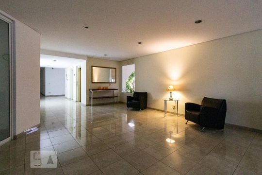 Apartamento mobiliado com 2 suítes, varanda e academia no condomínio. Ideal para comprar. — Hall