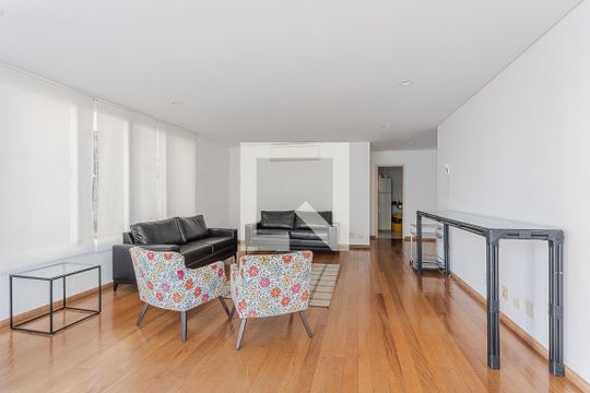 Apartamento mobiliado com 2 suítes, varanda e academia no condomínio. Ideal para comprar. — Salão de Festas