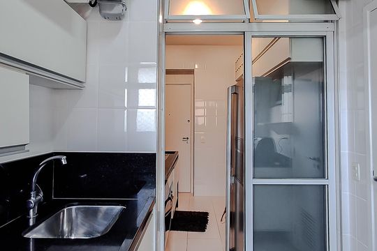 Apartamento com 3 quartos e academia no condomínio. Oportunidades de compra imperdíveis. — Área de Serviço