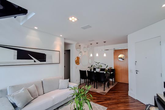 Apartamento com 3 quartos e academia no condomínio. Oportunidades de compra imperdíveis. — Sala