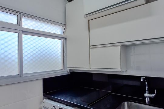 Apartamento com 3 quartos e academia no condomínio. Oportunidades de compra imperdíveis. — Área de Serviço