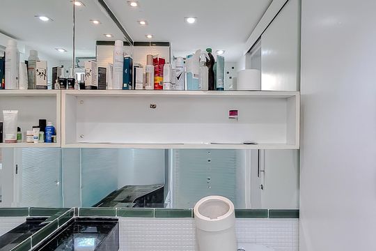 Apartamento com 3 quartos e academia no condomínio. Oportunidades de compra imperdíveis. — Banheiro da Suíte