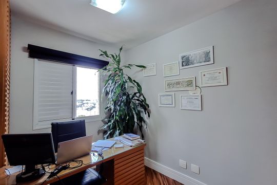 Apartamento com 3 quartos e academia no condomínio. Oportunidades de compra imperdíveis. — Escritório