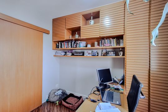 Apartamento com 3 quartos e academia no condomínio. Oportunidades de compra imperdíveis. — Escritório