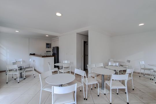 Apartamento com 3 quartos e academia no condomínio. Oportunidades de compra imperdíveis. — Área comum - Salão de festas