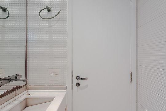 Apartamento com 3 quartos e academia no condomínio. Oportunidades de compra imperdíveis. — Banheiro