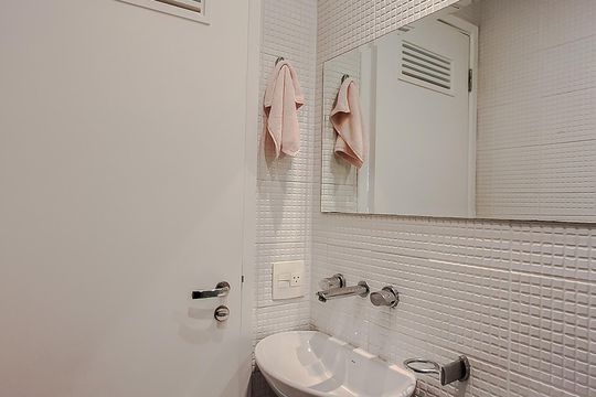 Apartamento com 3 quartos e academia no condomínio. Oportunidades de compra imperdíveis. — Banheiro - Piso Superior